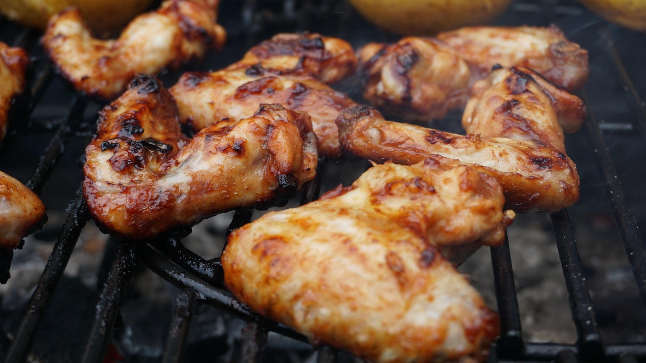 BBQ kippenvleugels met bbq-saus en honing